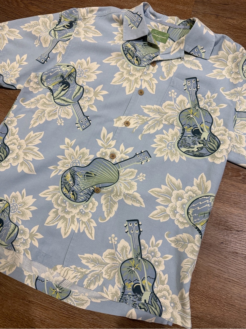 Tommy Bahama 100% Silk Blue Floral Ukulele Hawaiian Shirt Men’s Medium